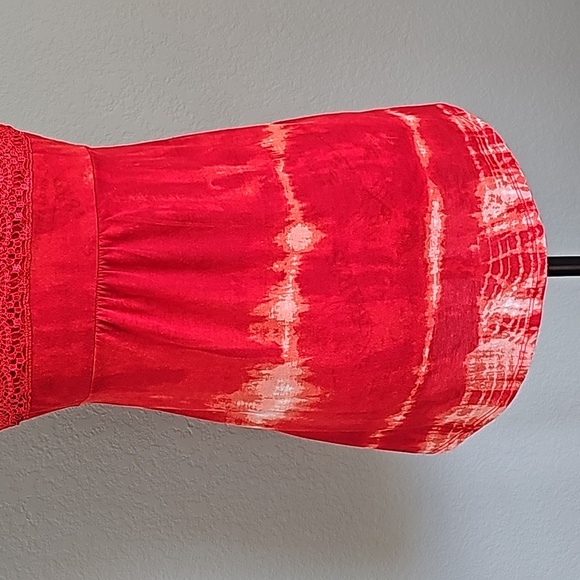 CROCHET BACK TIE-DIE TANK. RED. GREAT CONDITION. WOMEN'S SIZE MEDIUM - Picture 4 of 9